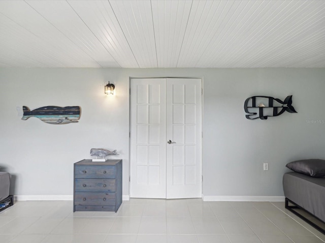 bedroom featuring a closet