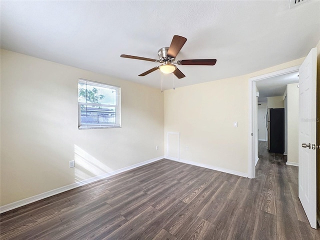 empty room with dark wood-type flooring and ceiling fan