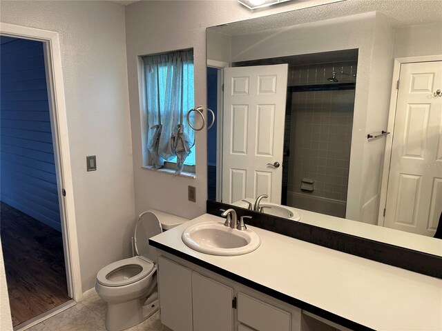 8353 Forest Oaks Blvd, Spring Hill, FL 34606 - full bath featuring a shower, toilet, and vanity