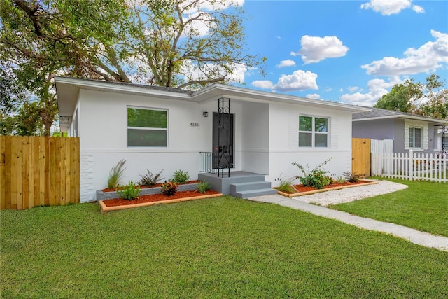 single story home featuring a front yard