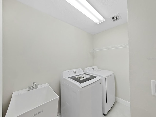 laundry area featuring sink and independent washer and dryer