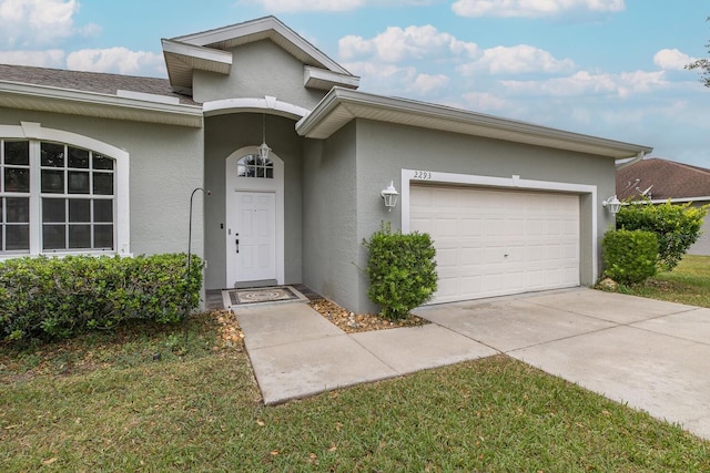 view of front of home featuring a garage and a front yard