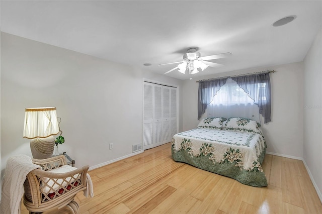 bedroom featuring hardwood / wood-style floors, ceiling fan, and a closet