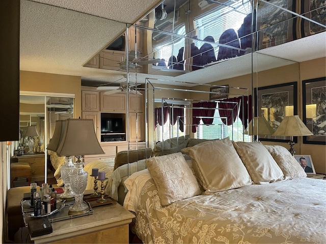 20857 Haulover Cv Unit B-13, Lutz, FL 33558 - bedroom featuring a textured ceiling