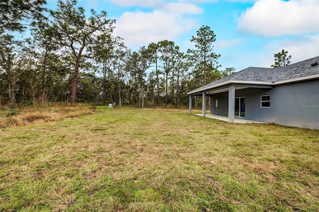 view of yard featuring a patio