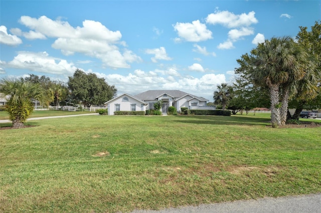 view of front of house featuring a front lawn