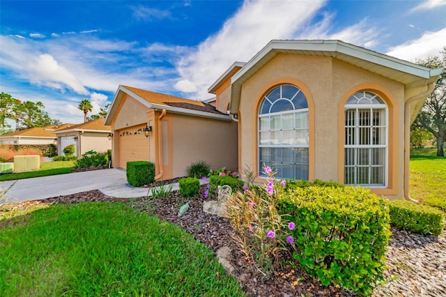 view of front of property featuring a garage and a front yard