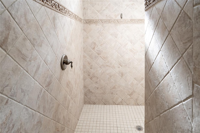 bathroom featuring tiled shower