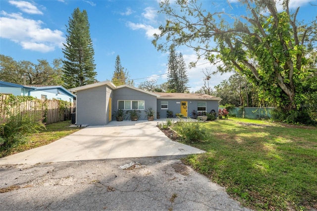 single story home with a front yard