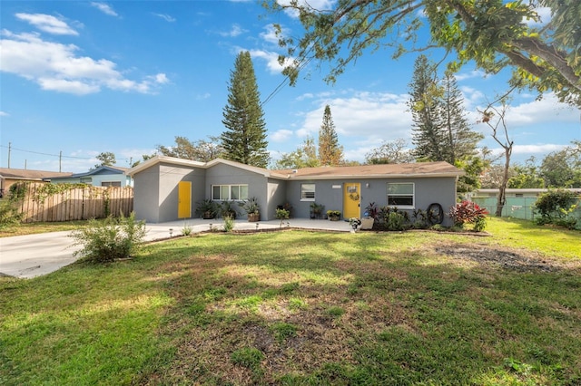 ranch-style house featuring a front lawn