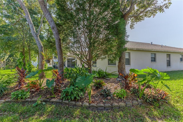 exterior space featuring a lawn