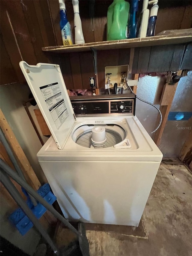 washroom featuring washer / dryer