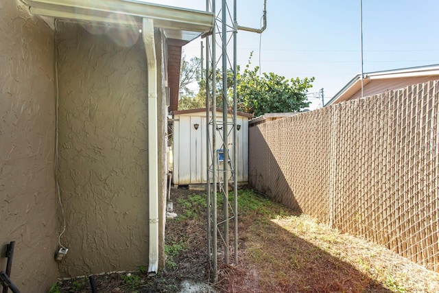 view of yard with a shed