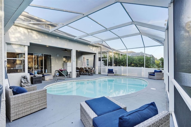 2533 Wood Pointe Dr, Holiday, FL 34691 - view of pool with an outdoor living space, a patio area, ceiling fan, and a lanai