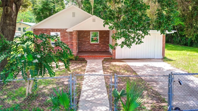 view of front of property with a front yard