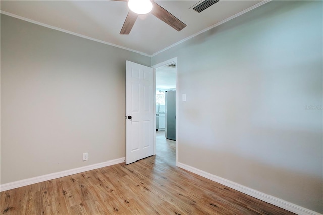 spare room featuring ornamental molding, light hardwood / wood-style floors, and ceiling fan