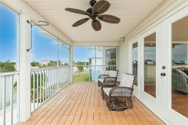 sunroom featuring ceiling fan