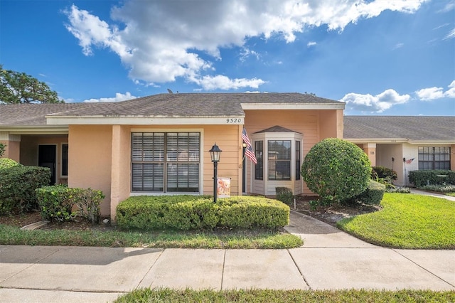 view of front of property with a front yard