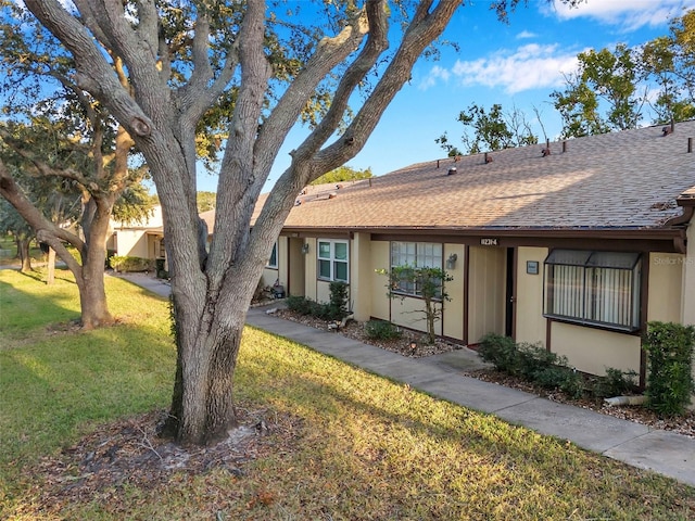 view of front of house featuring a front yard