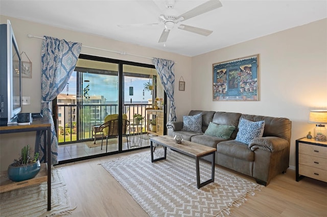 living room featuring light hardwood / wood-style floors and ceiling fan