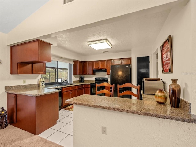 kitchen with kitchen peninsula, a textured ceiling, sink, and black appliances