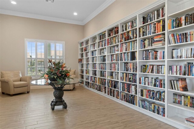 4620 Bay Blvd Unit 1148, Port Richey, FL 34668 - sitting room with bookshelves, crown molding, wood finished floors, and recessed lighting