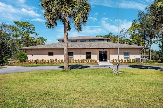 view of front of house with a front yard