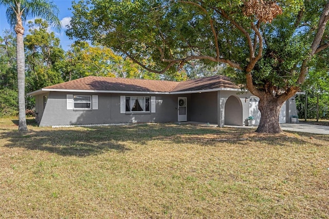 view of front of house with a front lawn