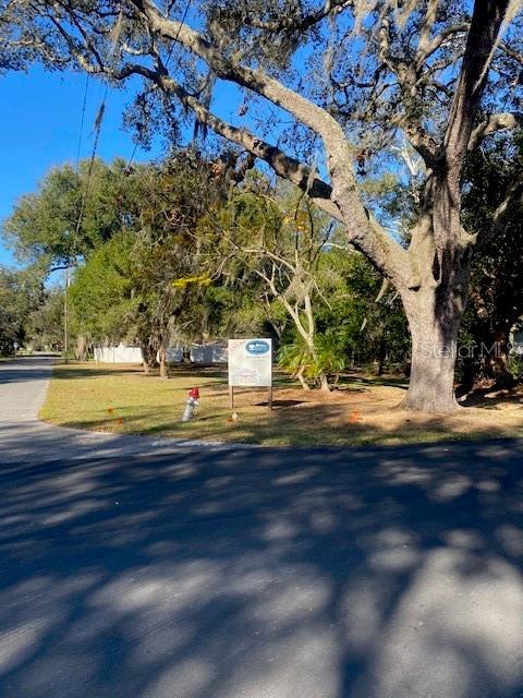 5629 18th St, Zephyrhills, FL 33542