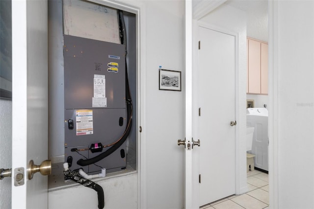 utility room with washer / clothes dryer