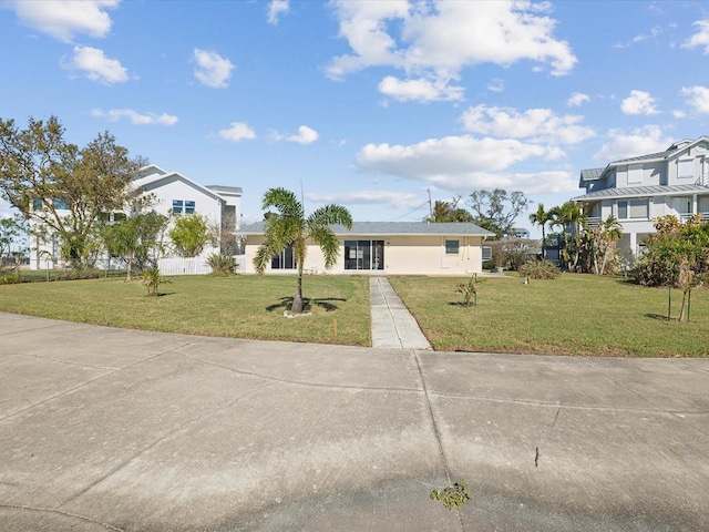 view of front of home featuring a front lawn