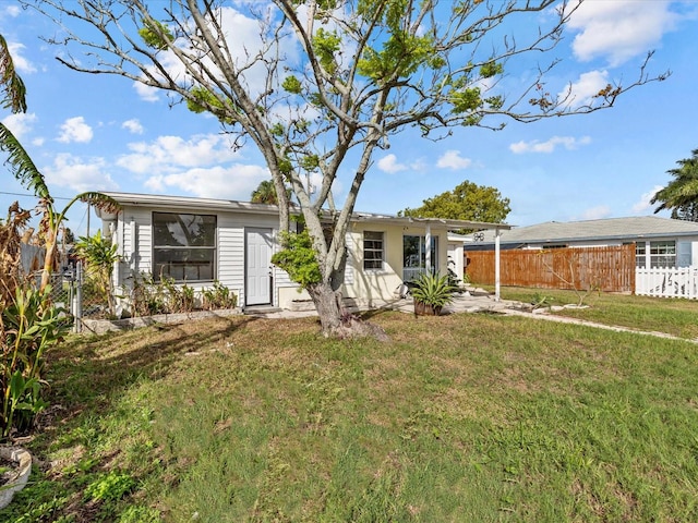 ranch-style home with a front yard