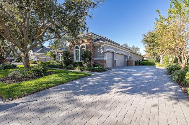 view of front facade featuring a garage and a front yard