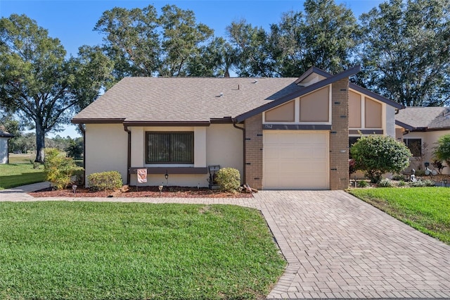 view of front facade featuring a front yard and a garage