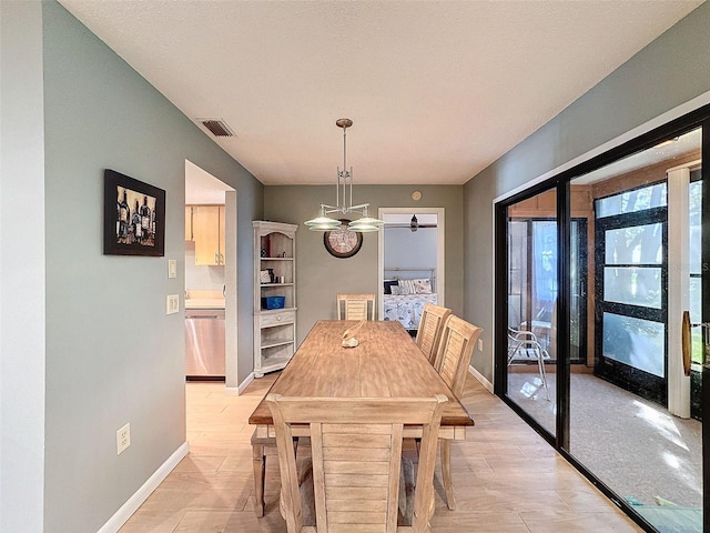 dining space with ceiling fan