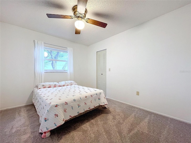 bedroom with carpet, ceiling fan, a textured ceiling, and a closet