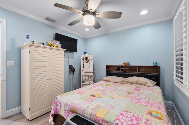 bedroom featuring ceiling fan, a closet, light hardwood / wood-style floors, and ornamental molding