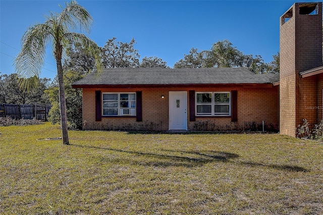 view of front of house featuring a front lawn