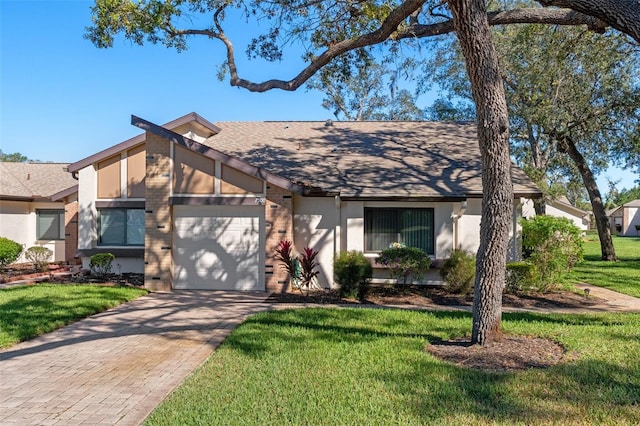 view of front facade featuring a garage and a front yard