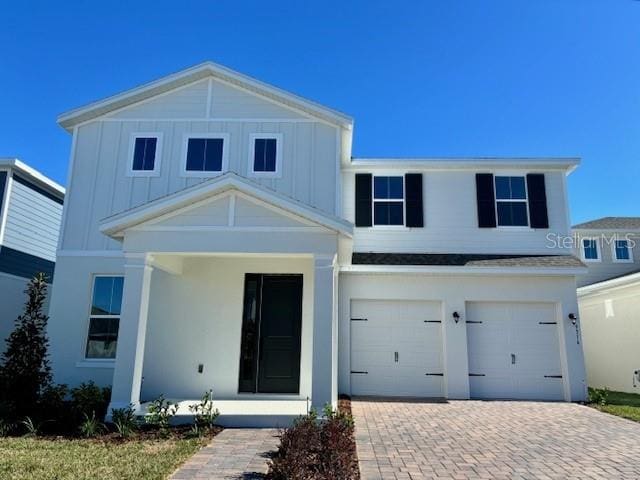 view of front facade with a garage