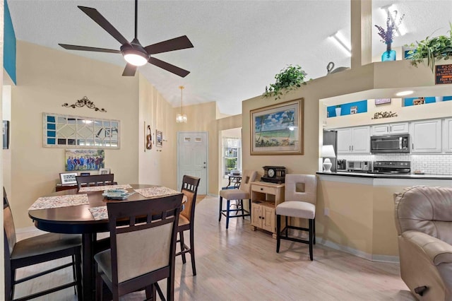 dining space featuring a textured ceiling, light hardwood / wood-style floors, and ceiling fan