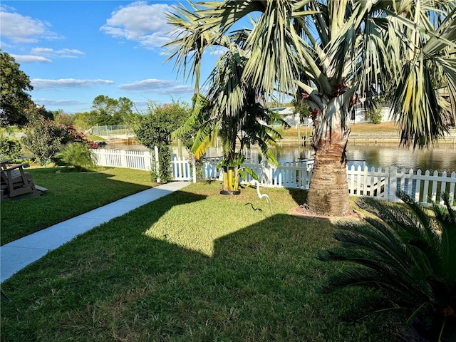 view of yard featuring a water view