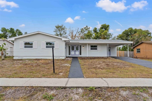 single story home with a front yard