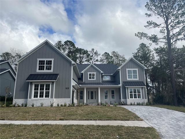 view of front of property with a porch and a front yard