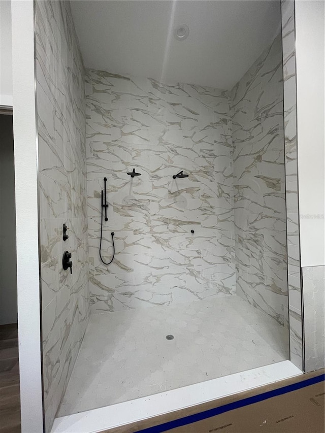 bathroom featuring tiled shower