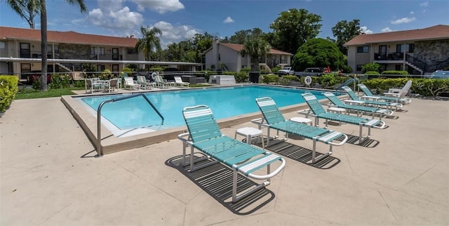 view of swimming pool featuring a patio