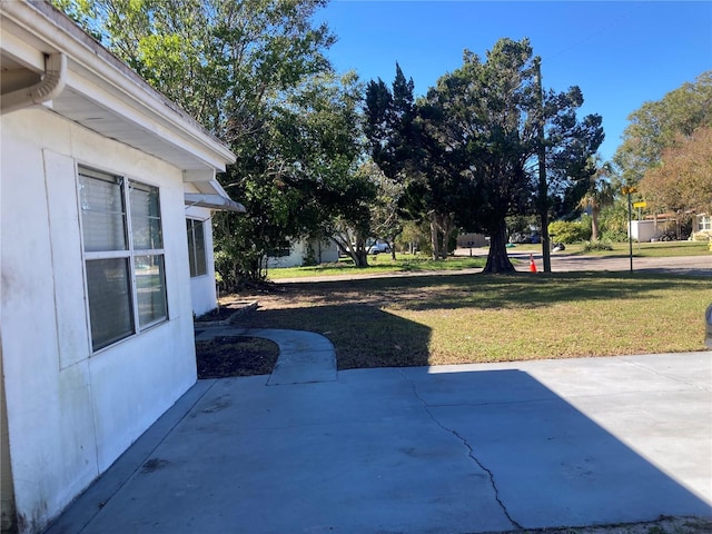 view of yard with a patio area