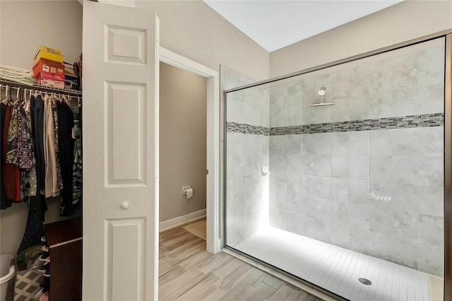 bathroom featuring tiled shower