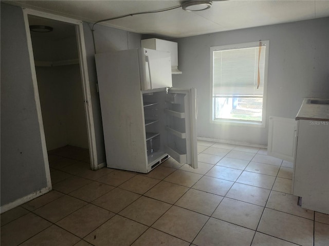 unfurnished bedroom featuring light tile patterned floors and a closet