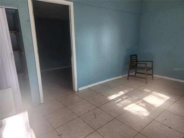 unfurnished room featuring light tile patterned floors